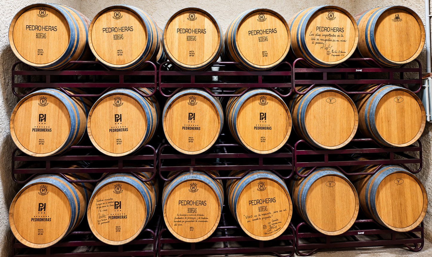 Sala de barricas de Bodegas Pedroheras